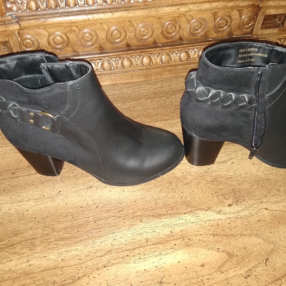 Nice pair of black booties